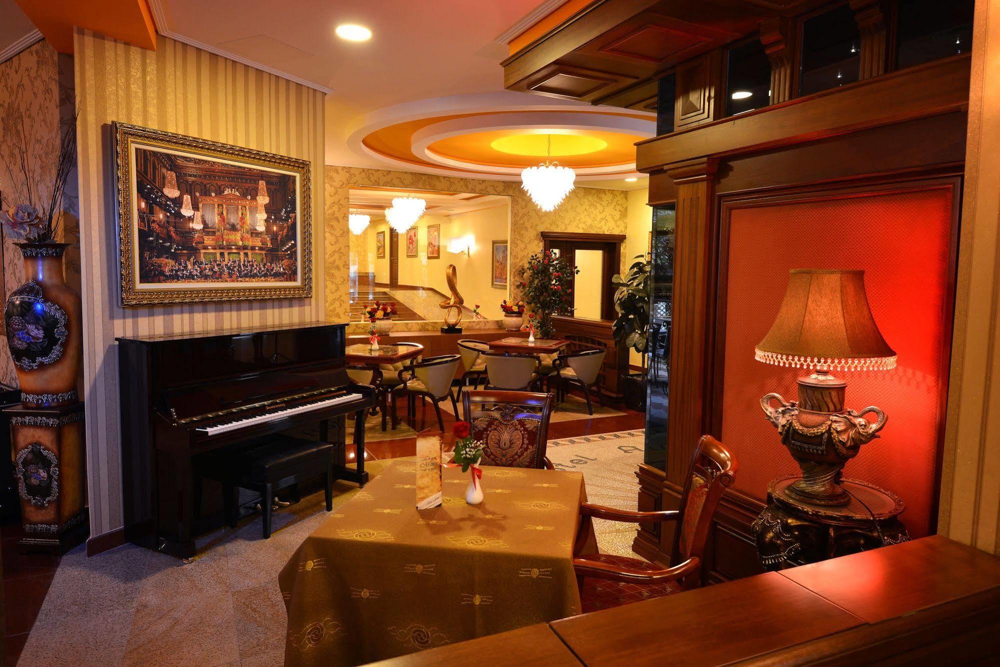 Hotel Austria 4* Tirana