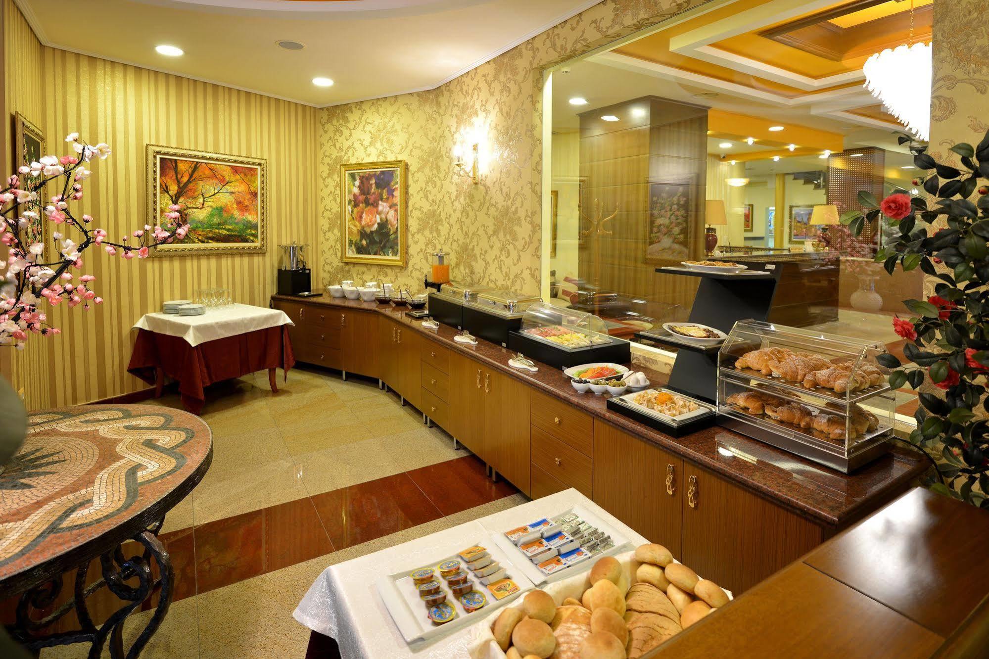 Hotel Austria 4* Tirana